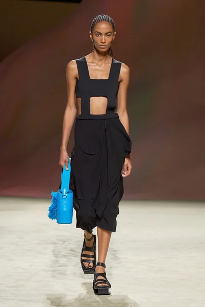 Look 60